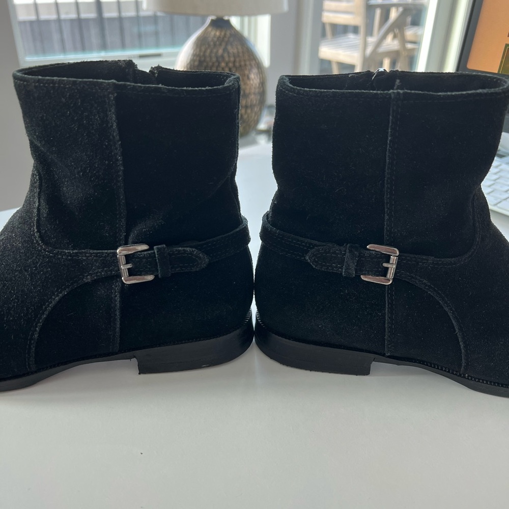 LA CANADIENNE - Lexa Suede Bootie - Black suede boot